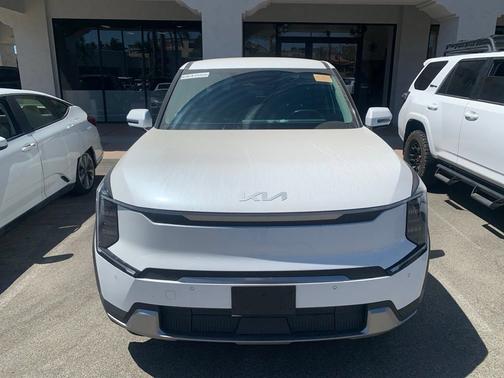 Snow White Pearl 2024 Kia EV9 Light Long Range