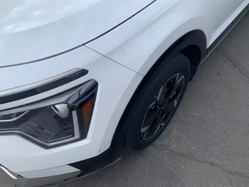 Snow White Pearl 2024 Kia Niro EV Wind