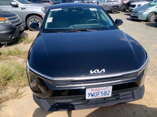 Aurora Black 2025 Kia K4 LXS