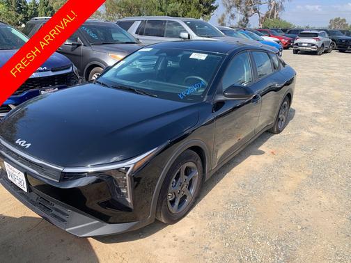 Aurora Black 2025 Kia K4 LXS