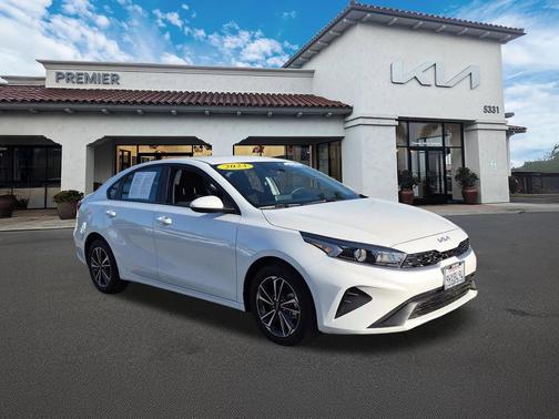 Snow White Pearl 2023 Kia Forte LXS