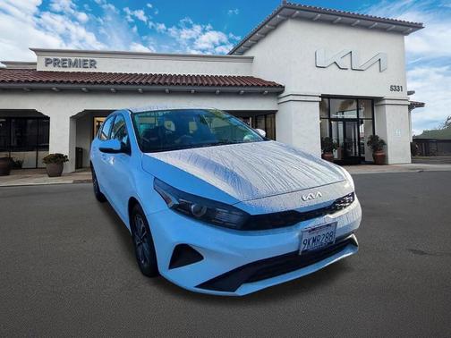 Snow White Pearl 2024 Kia Forte LXS