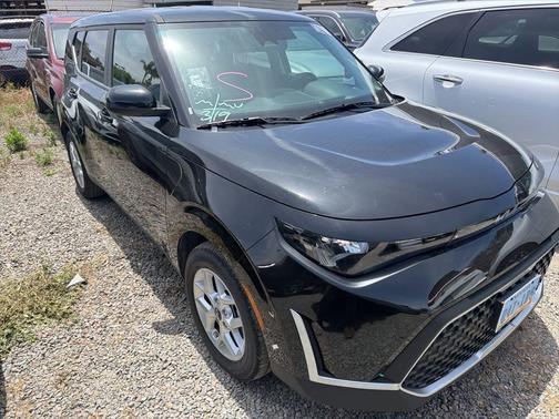 Fusion Black 2025 Kia Soul LX