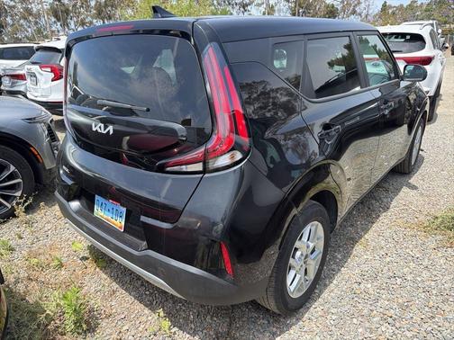 Fusion Black 2025 Kia Soul LX