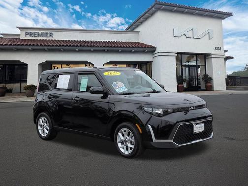 Fusion Black 2025 Kia Soul LX