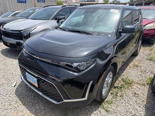 Fusion Black 2025 Kia Soul LX