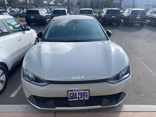 Glacier 2024 Kia EV6 Light