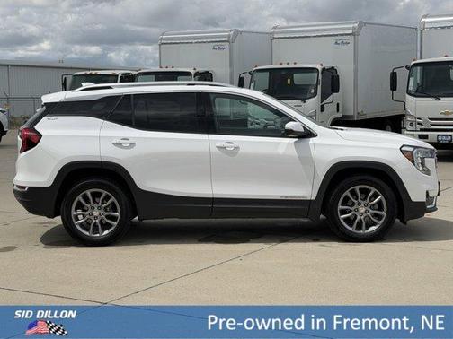 Summit White 2022 GMC Terrain SLT