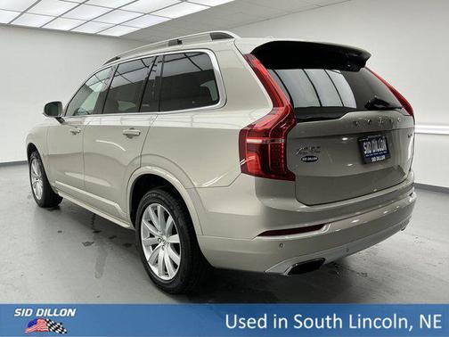 2016 Volvo XC90 T6 Momentum