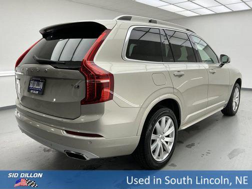 2016 Volvo XC90 T6 Momentum