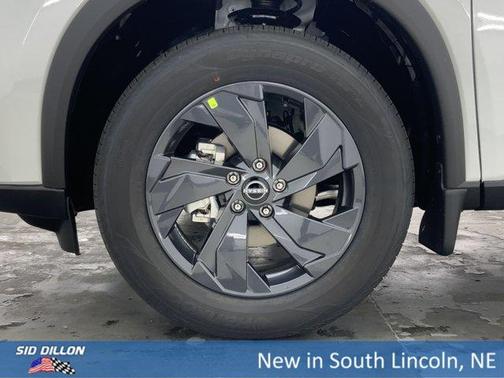 Pearl 2027 Nissan Rogue SV