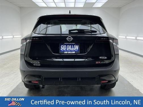 Super Black 2025 Nissan Kicks SR
