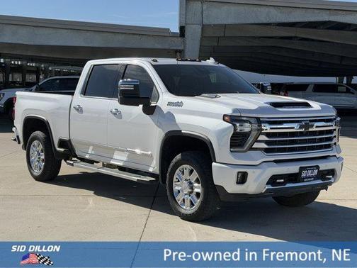 Iridescent Pearl Tricoat 2024 Chevrolet Silverado 2500 High Country
