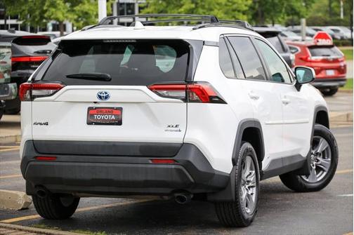2022 Toyota RAV4 Hybrid XLE