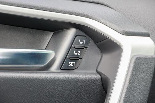 2025 Toyota RAV4 Hybrid XLE Premium