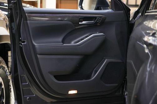 2025 Toyota Highlander Platinum