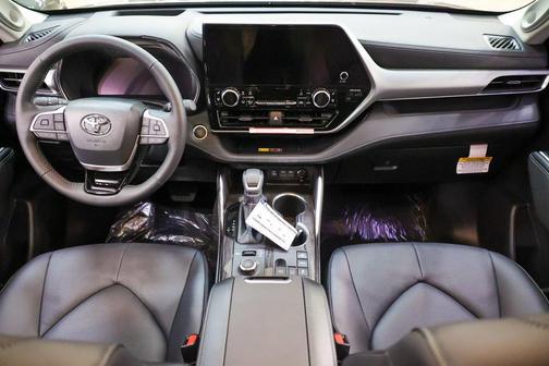 2025 Toyota Highlander Platinum