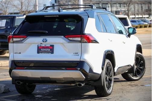 2023 Toyota RAV4 Hybrid SE