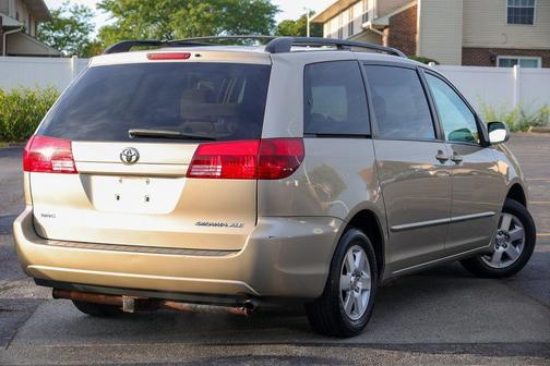 2005 Toyota Sienna XLE
