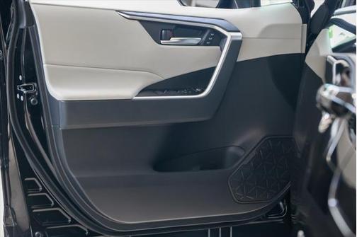 2025 Toyota RAV4 Hybrid XLE Premium