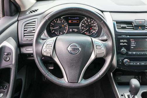 Super Black Clearcoat 2015 Nissan Altima 2.5 SV