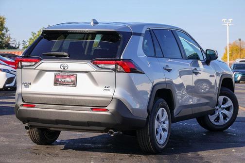 2025 Toyota RAV4 LE