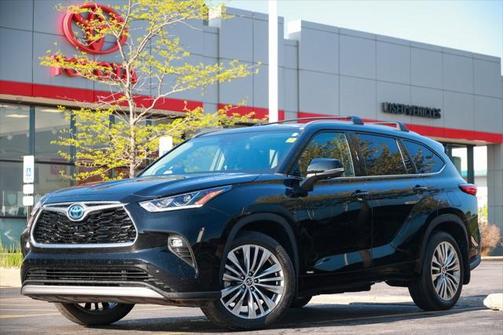2023 Toyota Highlander Hybrid Platinum