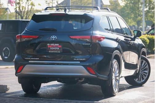 2023 Toyota Highlander Hybrid Platinum