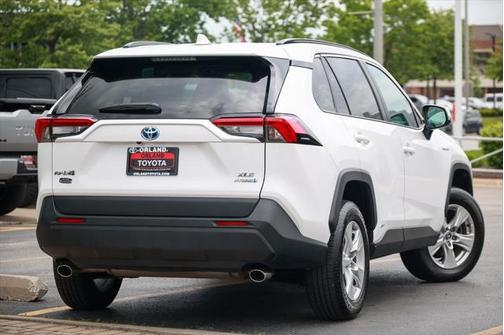 2020 Toyota RAV4 Hybrid XLE
