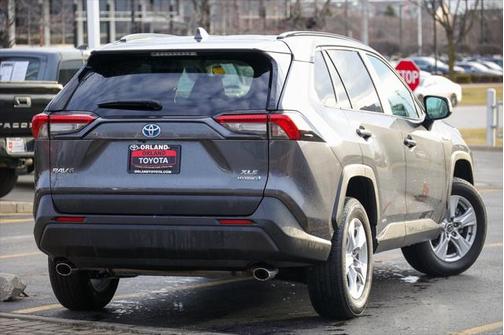 2020 Toyota RAV4 Hybrid XLE