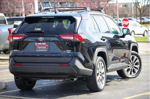 2022 Toyota RAV4 XLE Premium