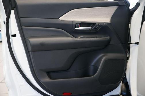 Pearl 2024 Toyota Grand Highlander Platinum