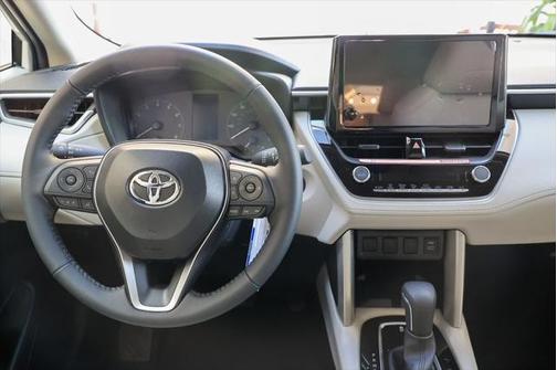 2025 Toyota Corolla Cross LE