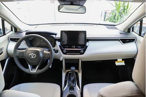 2025 Toyota Corolla Cross LE