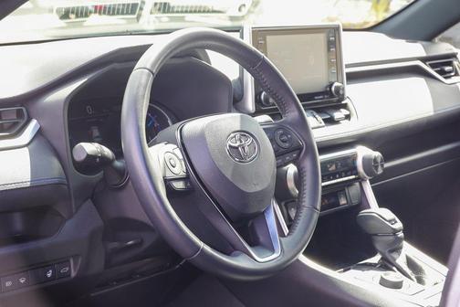 2021 Toyota RAV4 Hybrid SE