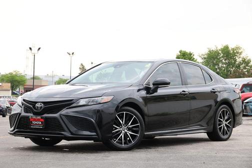 Midnight Black Metallic 2021 Toyota Camry SE