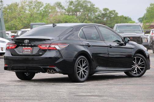 Midnight Black Metallic 2021 Toyota Camry SE