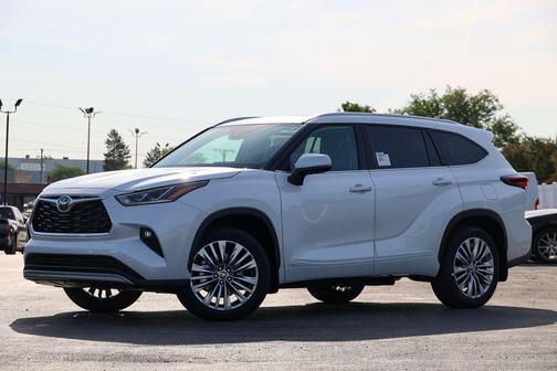 Wind Chill Pearl 2026 Toyota Highlander Hybrid Platinum