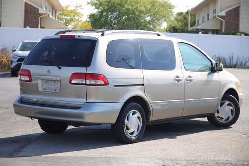 2003 Toyota Sienna LE