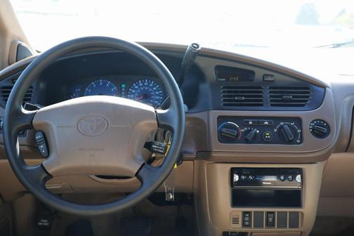 2003 Toyota Sienna LE