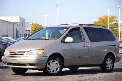 2003 Toyota Sienna LE