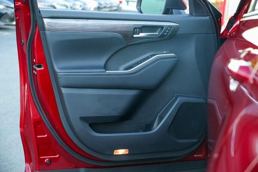 2025 Toyota Highlander Platinum