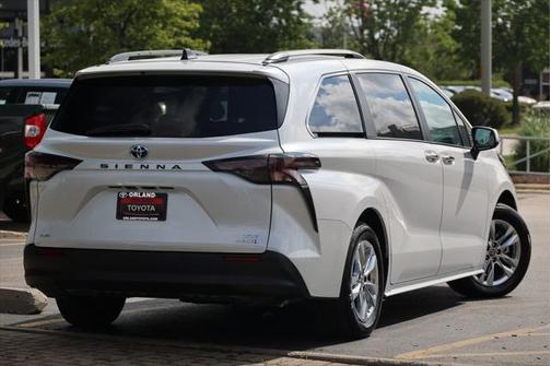 2023 Toyota Sienna XLE 7 Passenger