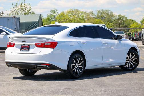 Summit White 2024 Chevrolet Malibu FWD RS