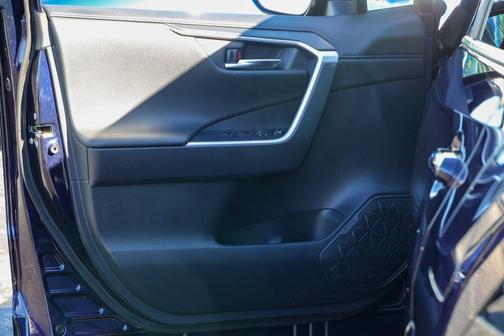 2021 Toyota RAV4 Hybrid SE