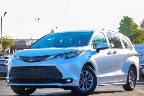 2025 Toyota Sienna XLE 7 Passenger