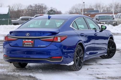 2022 Lexus ES 300h F SPORT