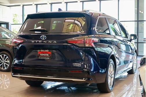2023 Toyota Sienna Limited 7-Passenger