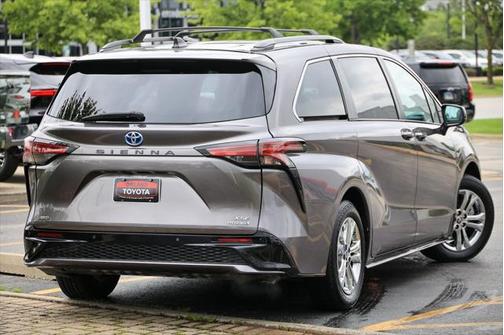 2022 Toyota Sienna XSE 7 Passenger
