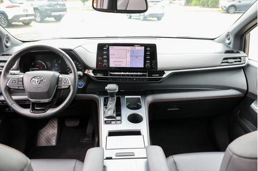 2022 Toyota Sienna XSE 7 Passenger